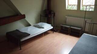 Хостелы Hostel Baza 15 Вроцлав Двухместный номер с 2 отдельными кроватями и общей ванной комнатой-6